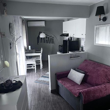 Cozy Studio Apartment In The Heart Of Афіни Екстер'єр фото